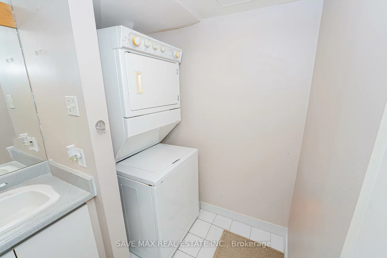 10, Laurelcrest, Queen Street Corridor, Brampton