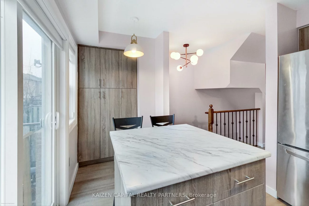 98, Spadina, Brampton West, Brampton
