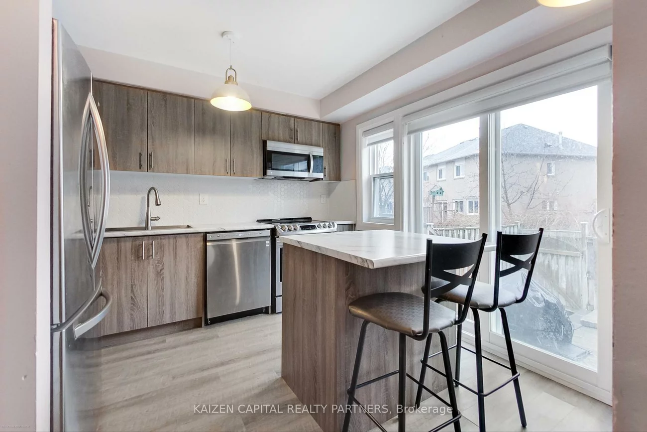 98, Spadina, Brampton West, Brampton