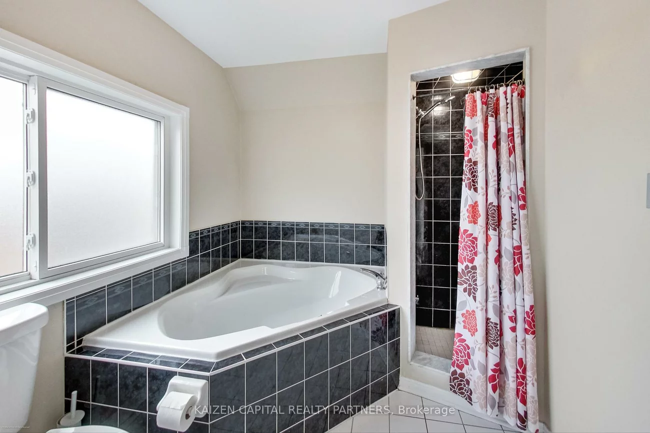 98, Spadina, Brampton West, Brampton