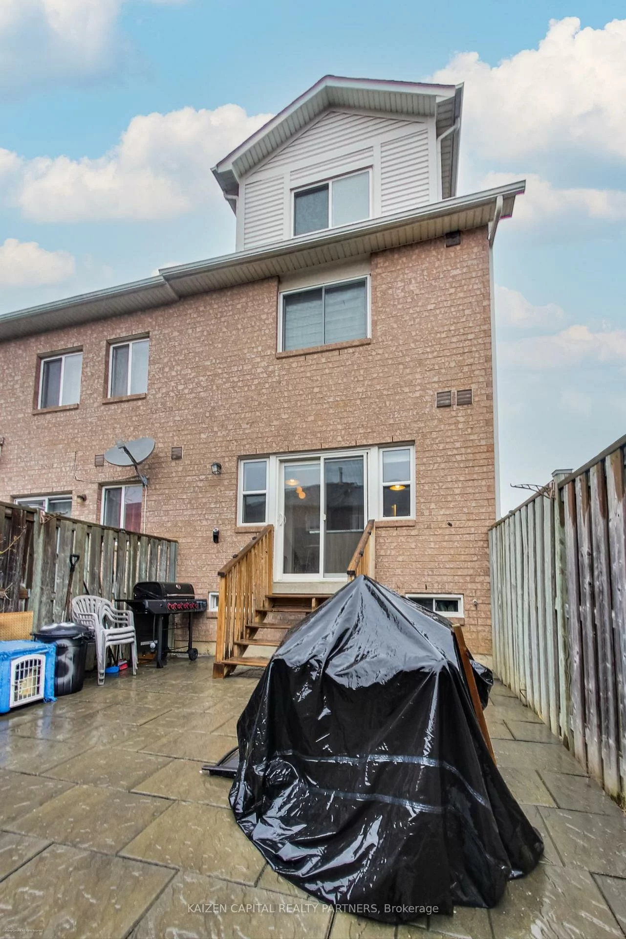 98, Spadina, Brampton West, Brampton