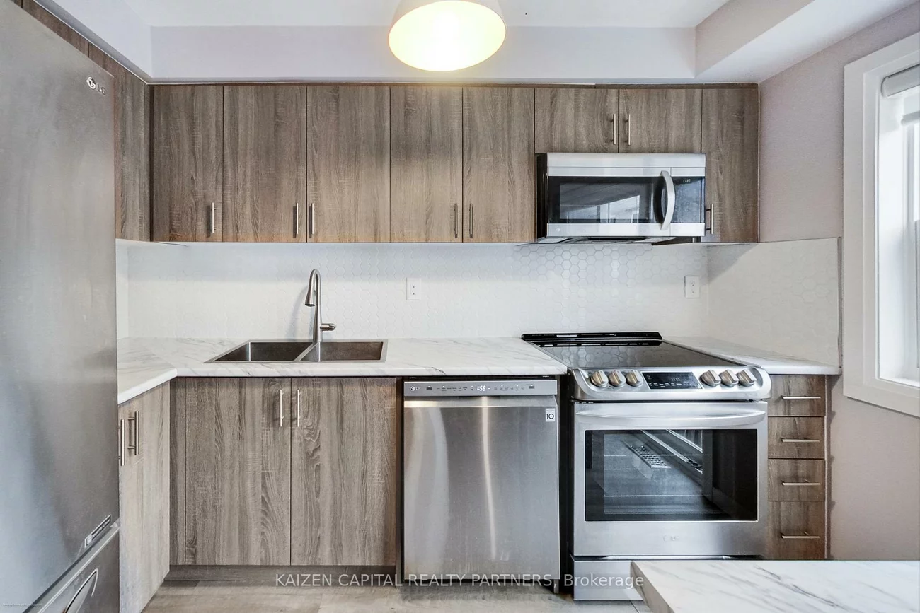98, Spadina, Brampton West, Brampton