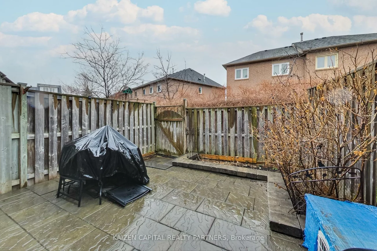 98, Spadina, Brampton West, Brampton
