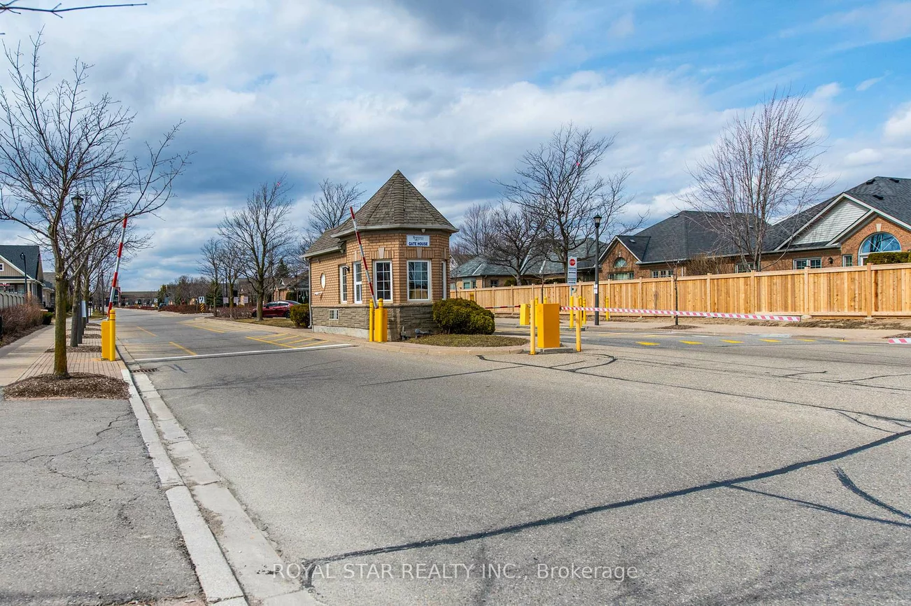 40, Via Rosedale, Sandringham-Wellington, Brampton