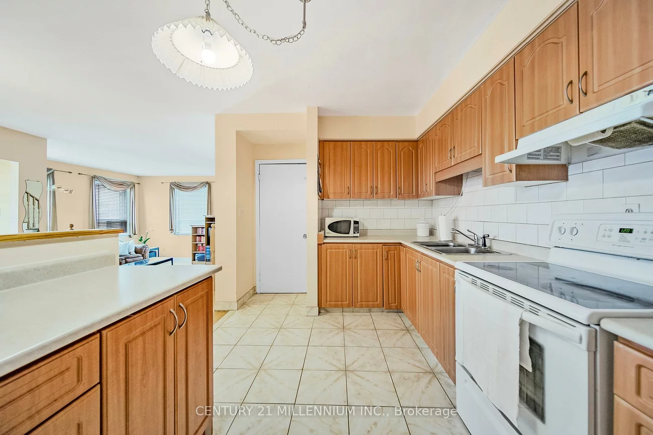 61, Ardglen, Brampton East, Brampton
