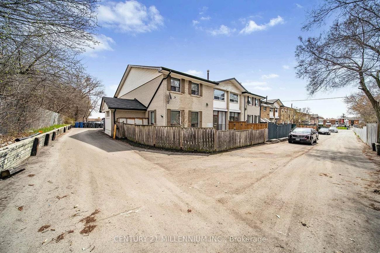 61, Ardglen, Brampton East, Brampton