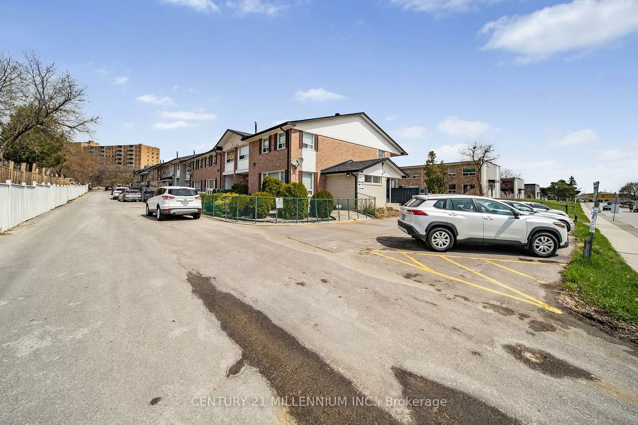 61, Ardglen, Brampton East, Brampton
