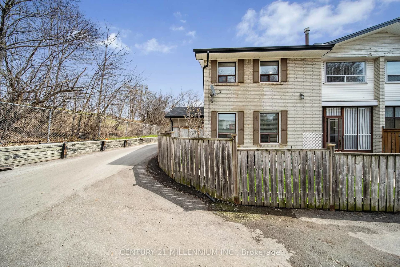 61, Ardglen, Brampton East, Brampton