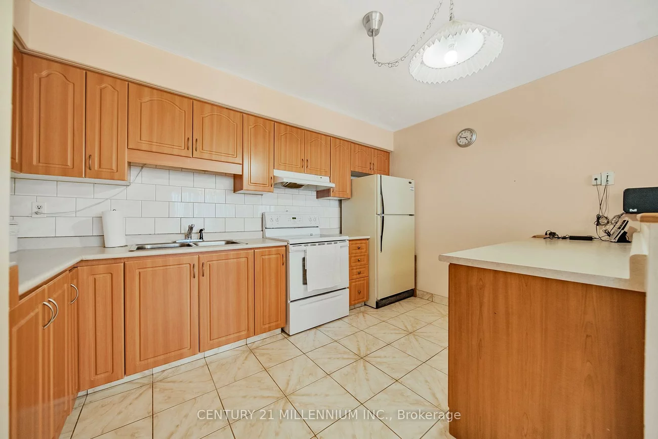 61, Ardglen, Brampton East, Brampton