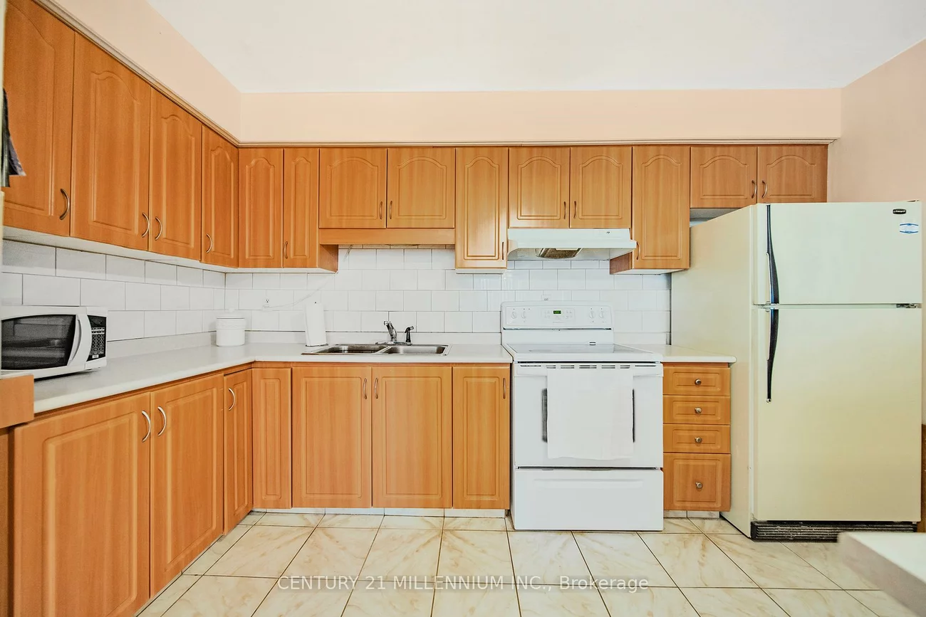 61, Ardglen, Brampton East, Brampton