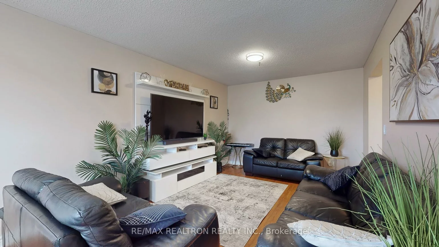 68, Heathcliffe, Central Park, Brampton
