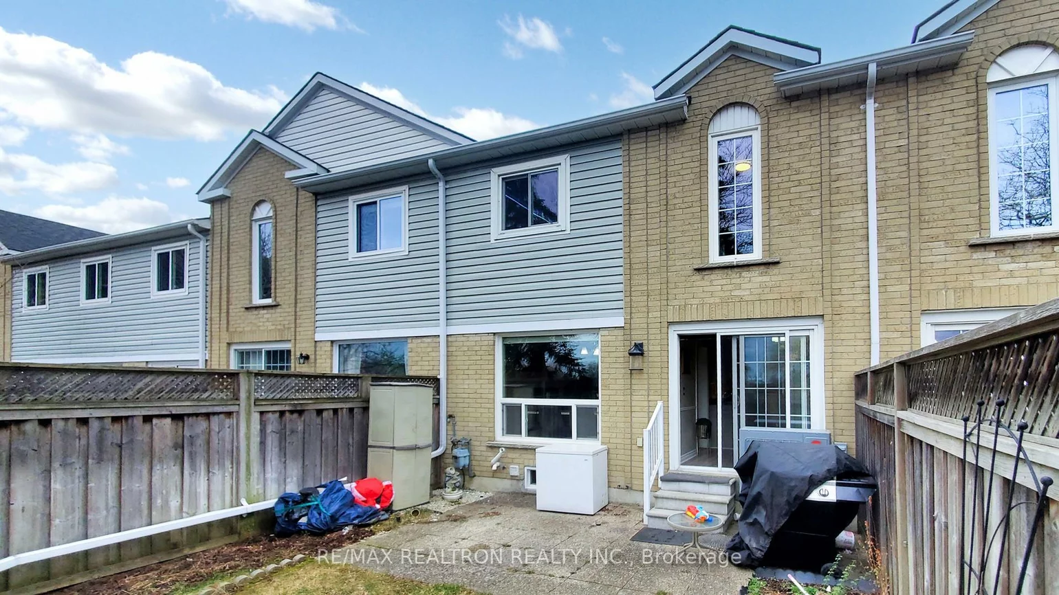 68, Heathcliffe, Central Park, Brampton