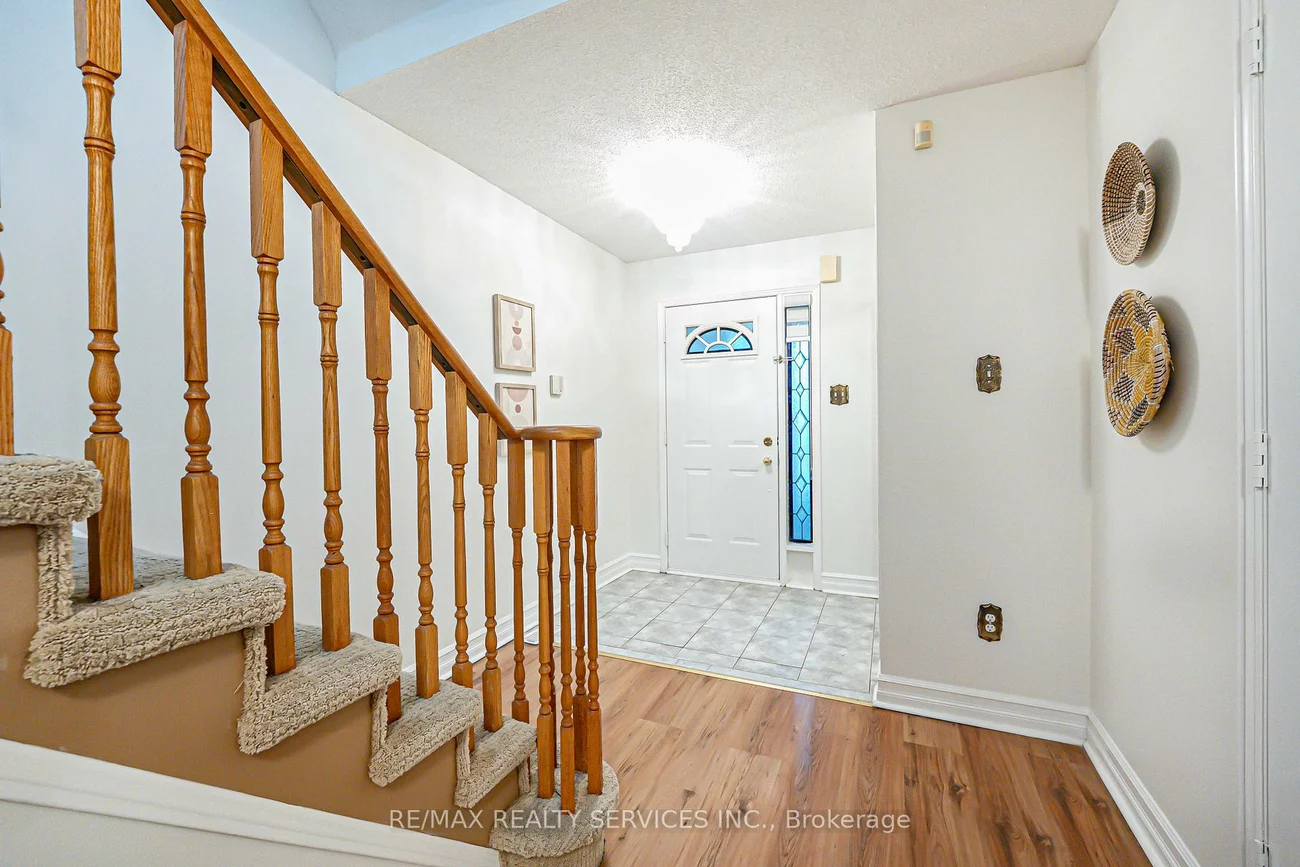 192, Cresthaven, Snelgrove, Brampton