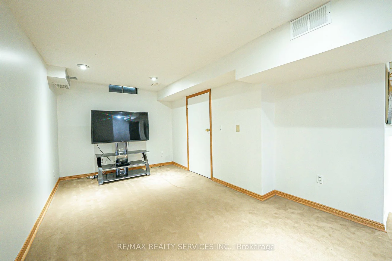 192, Cresthaven, Snelgrove, Brampton