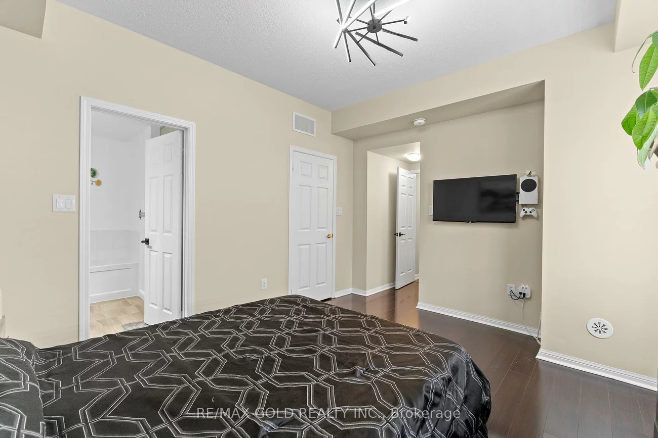250, Sunny Meadow, Sandringham-Wellington, Brampton