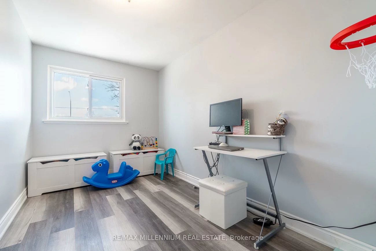 52, Village, Brampton East, Brampton