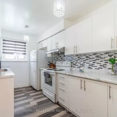 52, Village, Brampton East, Brampton