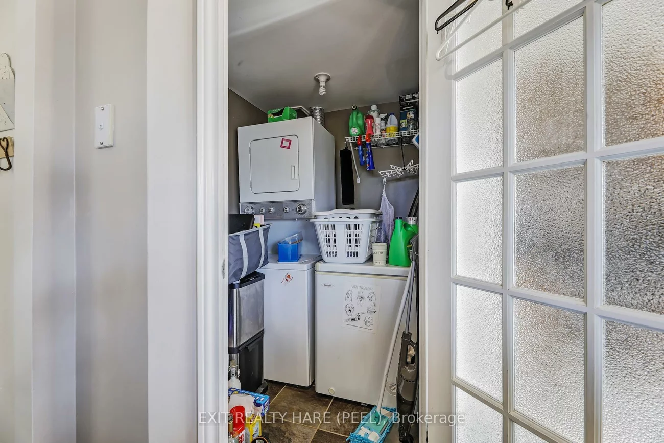 330, Mill, Brampton South, Brampton
