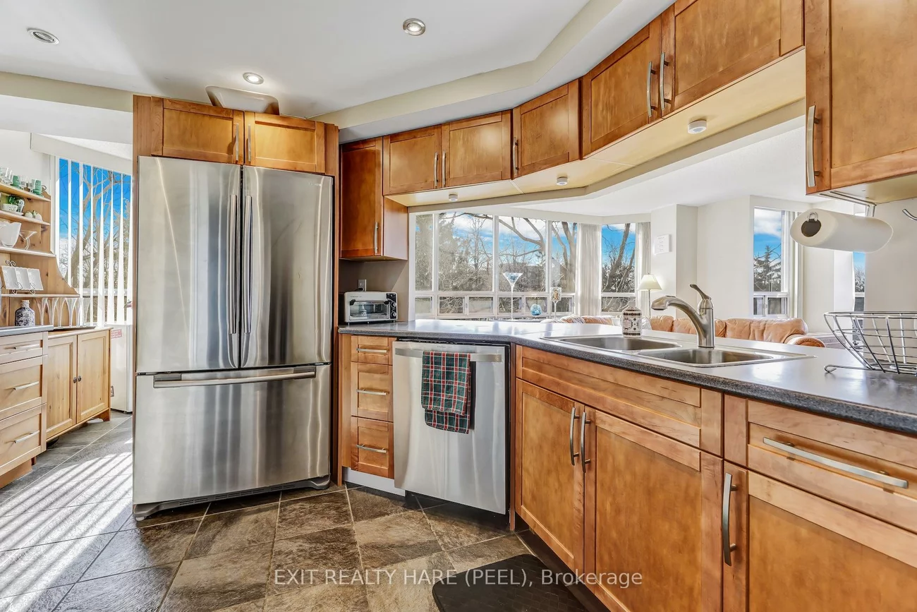 330, Mill, Brampton South, Brampton