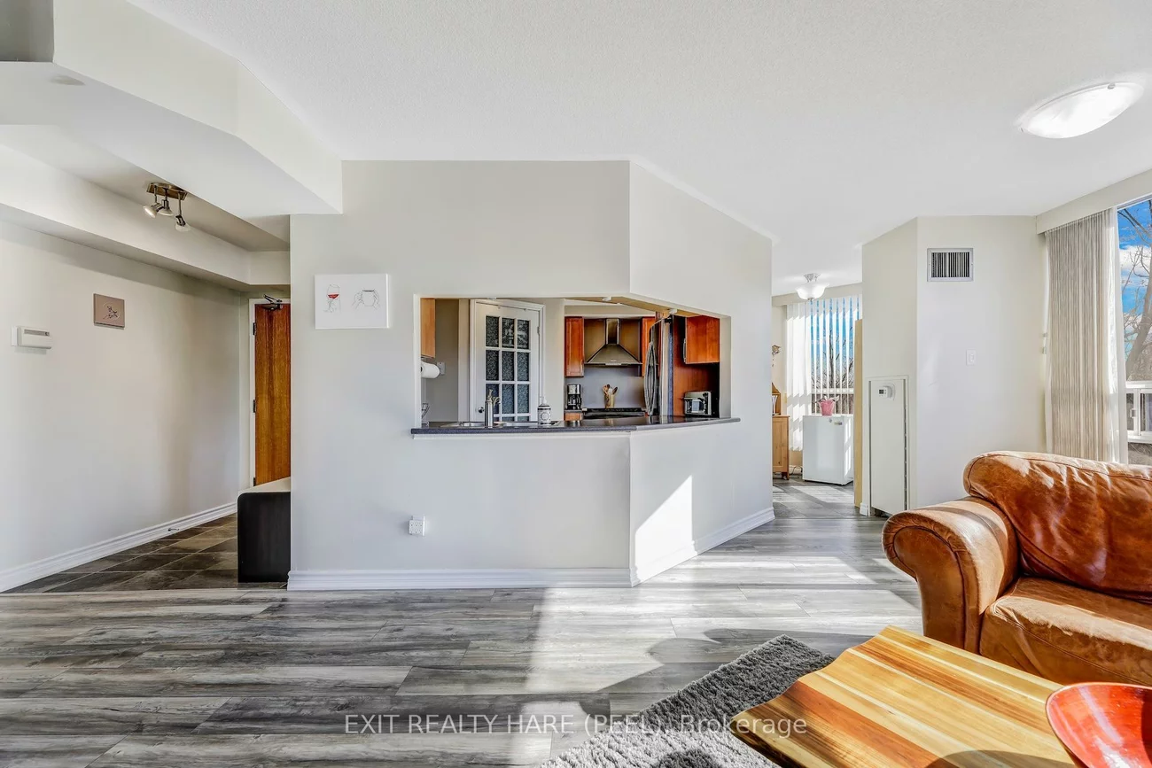 330, Mill, Brampton South, Brampton