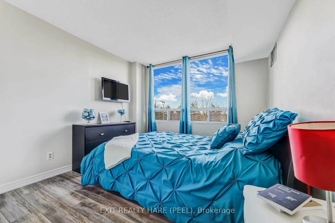 330, Mill, Brampton South, Brampton