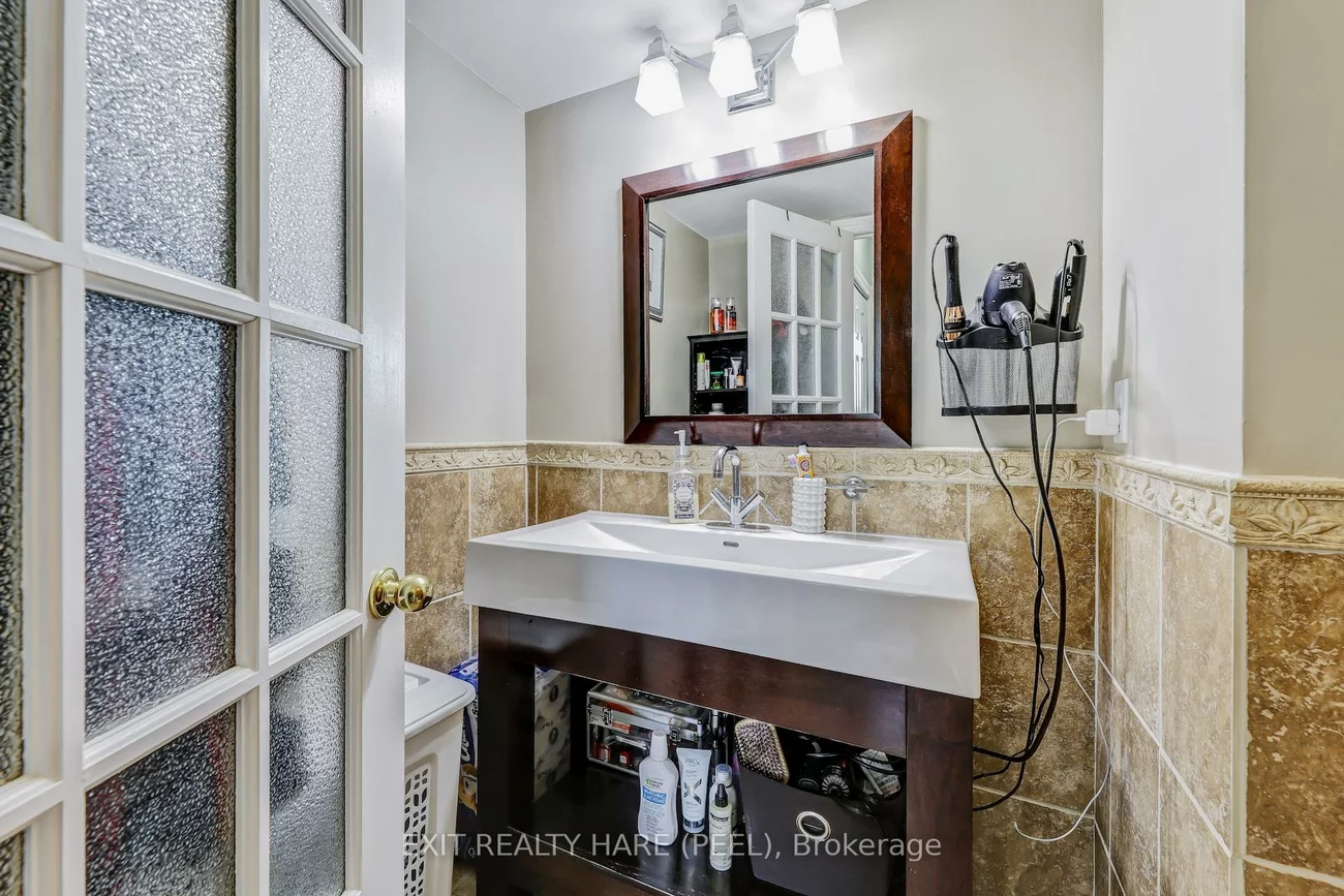 330, Mill, Brampton South, Brampton