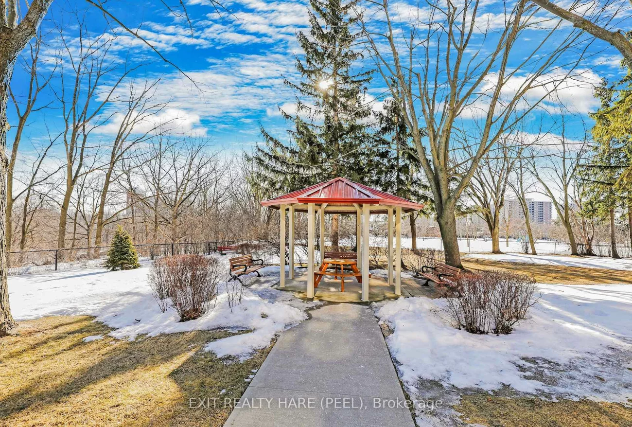 330, Mill, Brampton South, Brampton