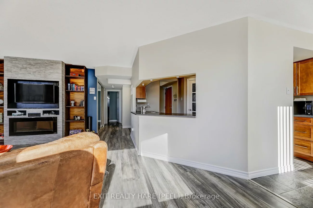 330, Mill, Brampton South, Brampton