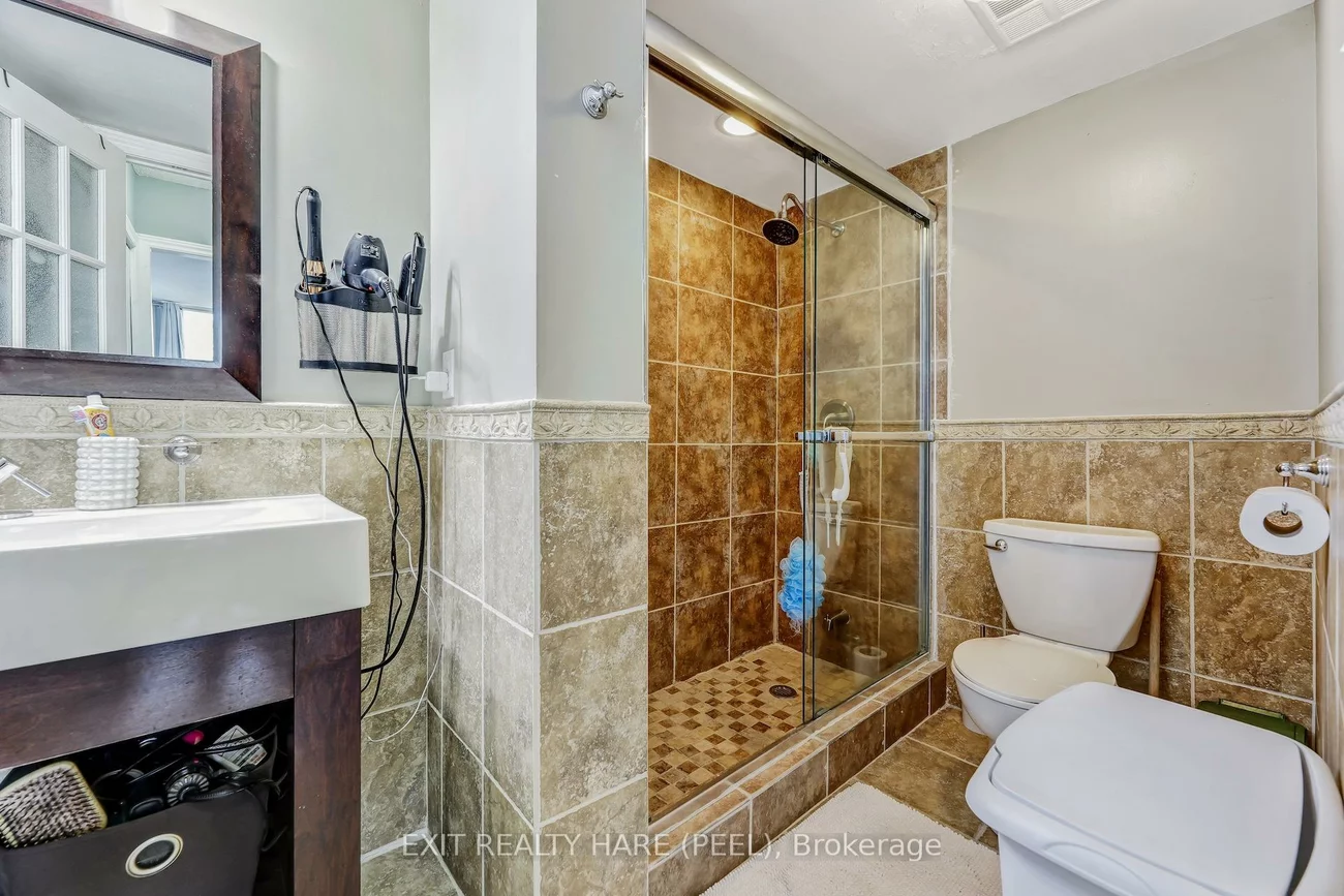 330, Mill, Brampton South, Brampton