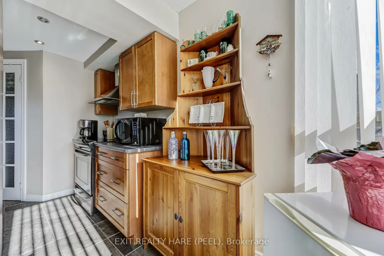 330, Mill, Brampton South, Brampton