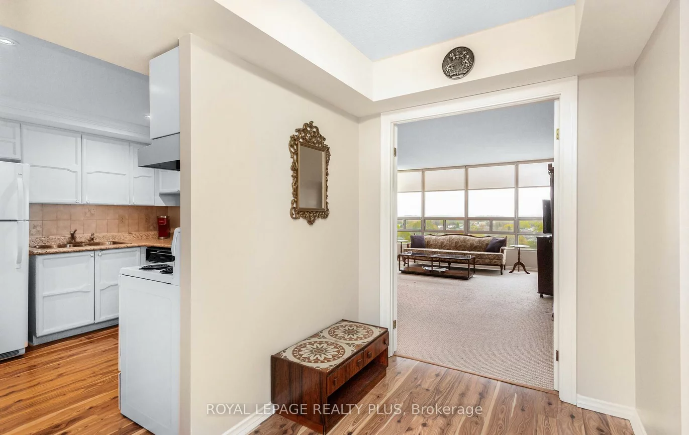 320, Mill, Brampton South, Brampton