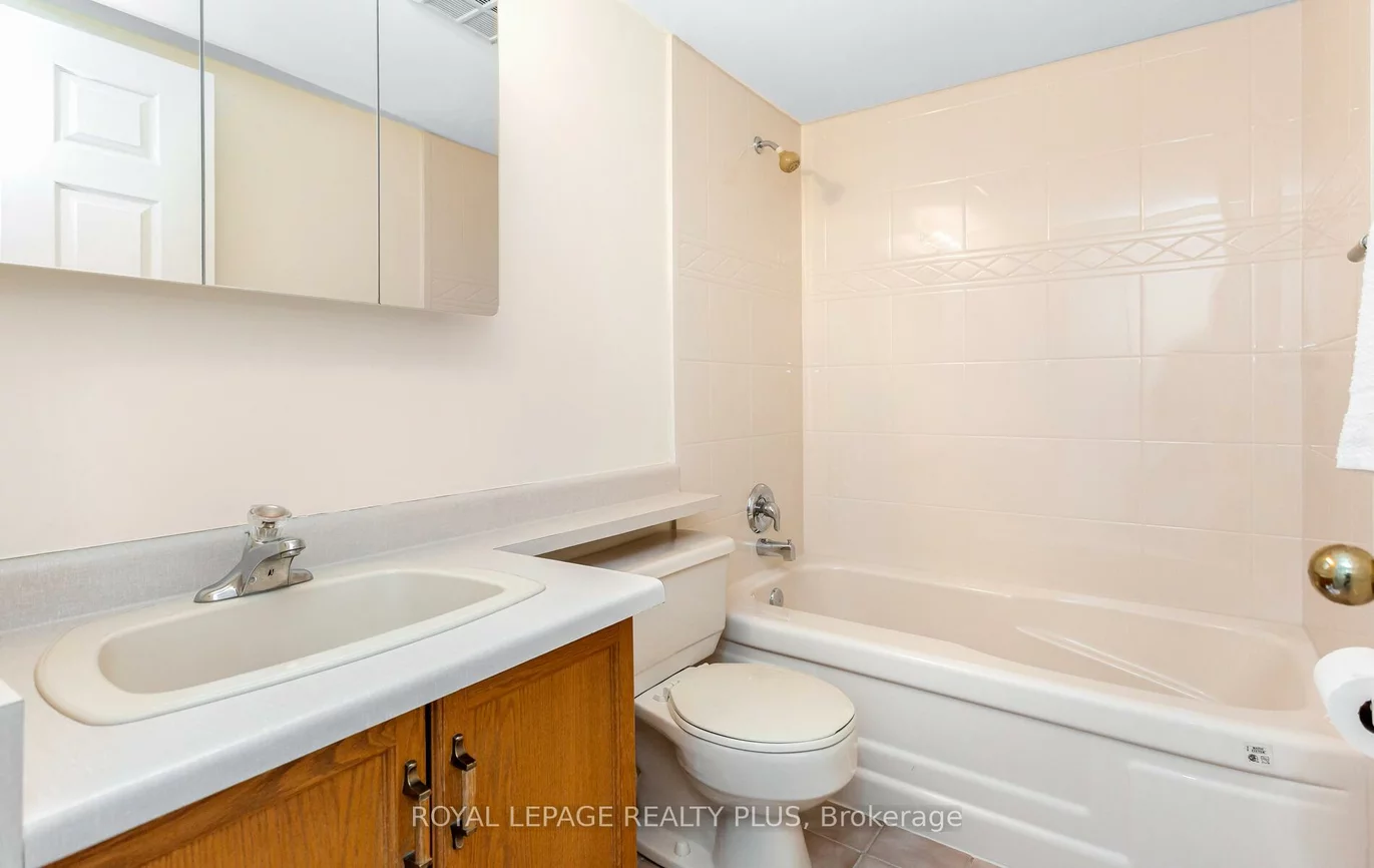 320, Mill, Brampton South, Brampton