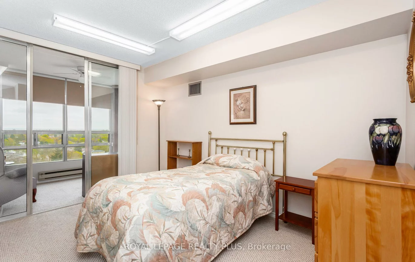 320, Mill, Brampton South, Brampton