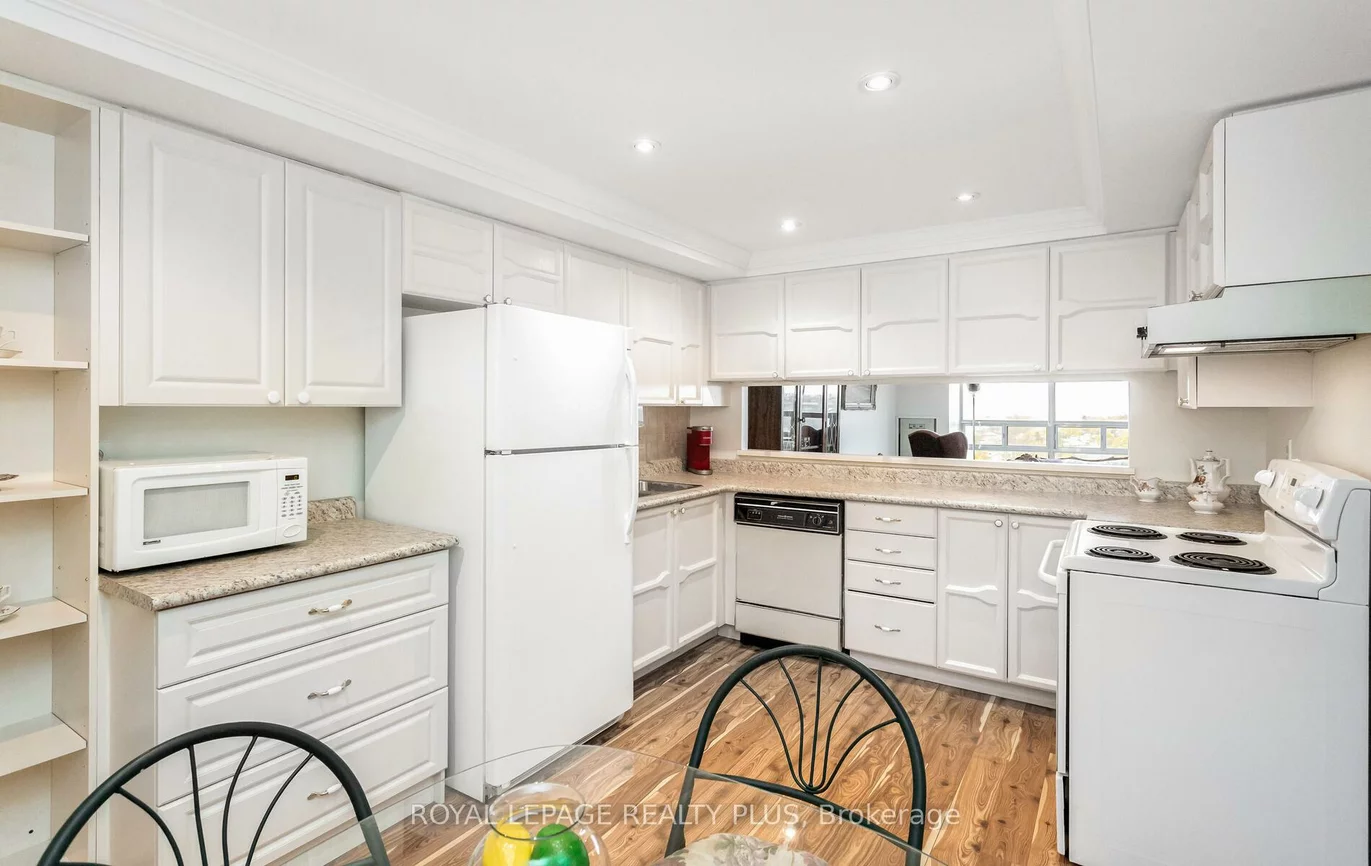 320, Mill, Brampton South, Brampton
