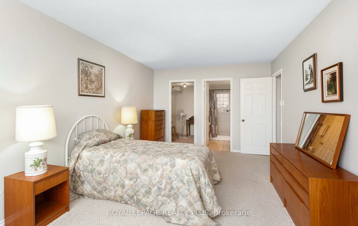320, Mill, Brampton South, Brampton