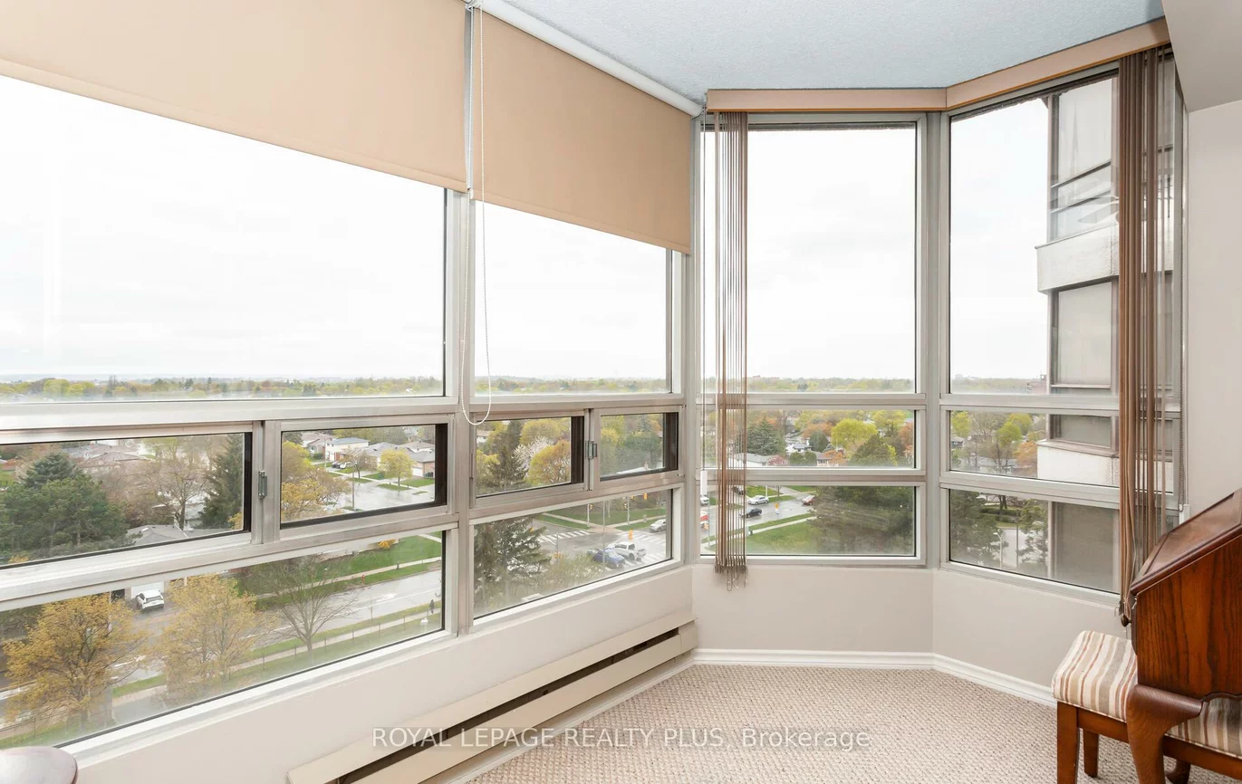 320, Mill, Brampton South, Brampton