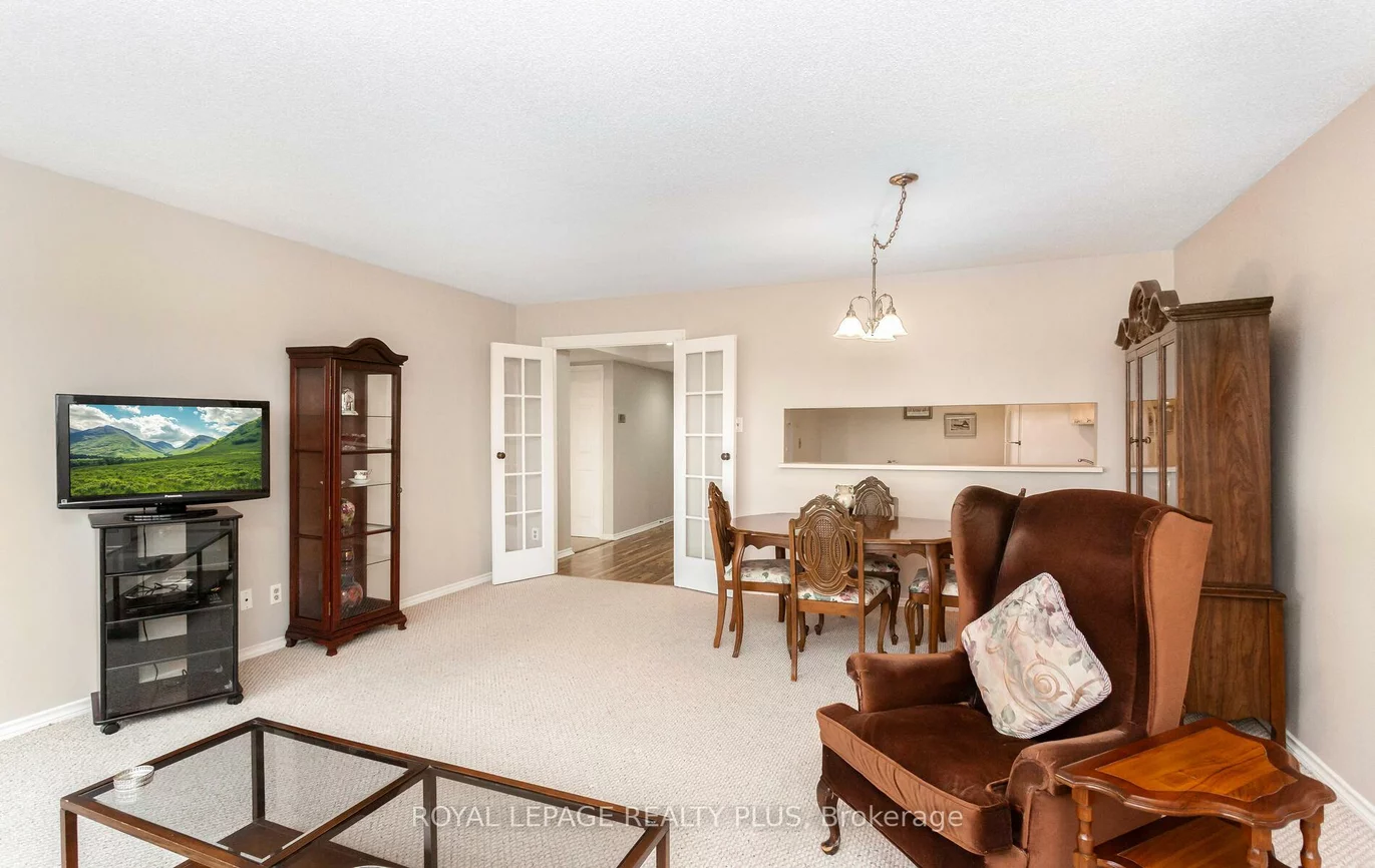 320, Mill, Brampton South, Brampton