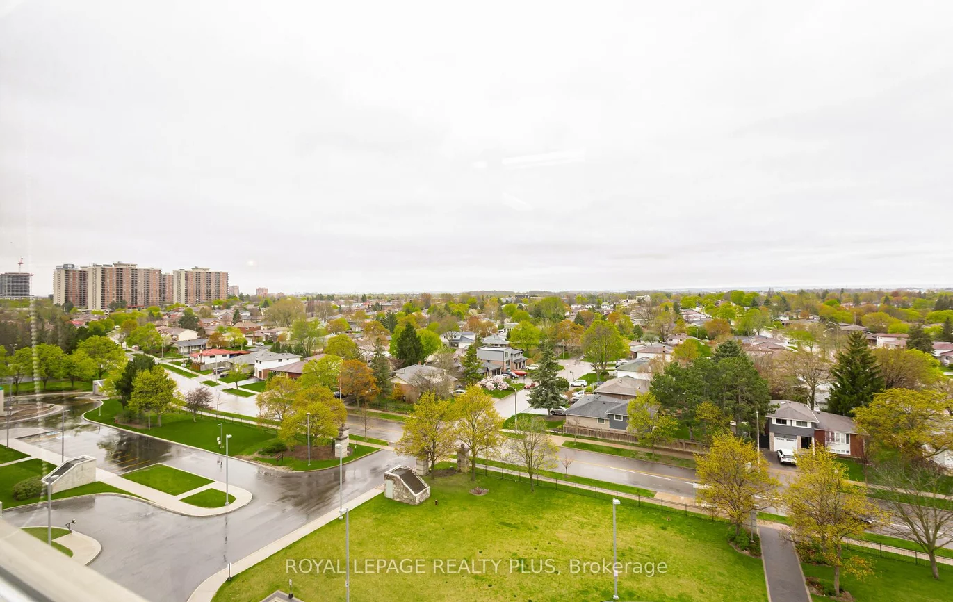 320, Mill, Brampton South, Brampton