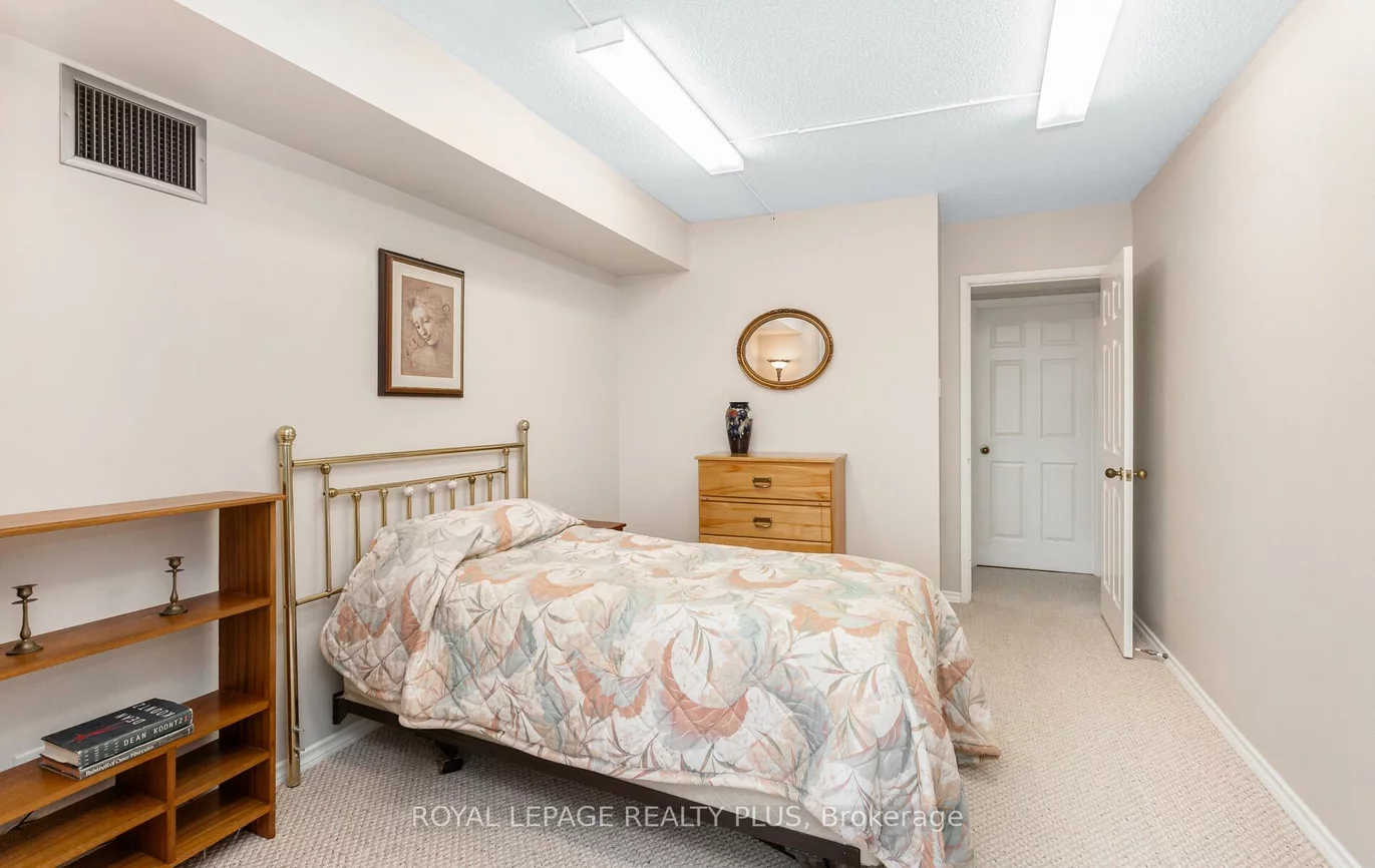 320, Mill, Brampton South, Brampton