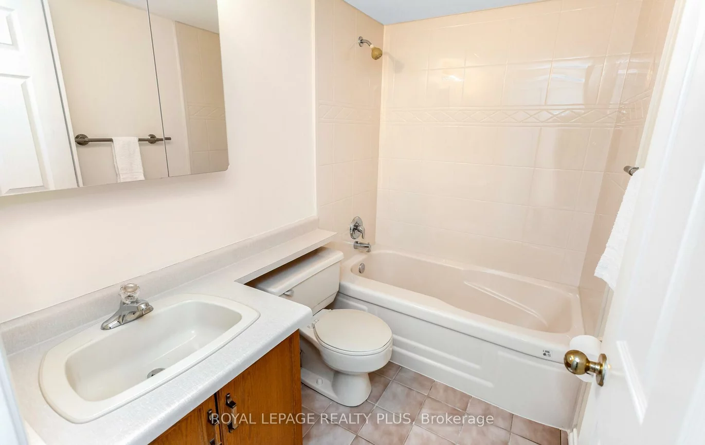 320, Mill, Brampton South, Brampton