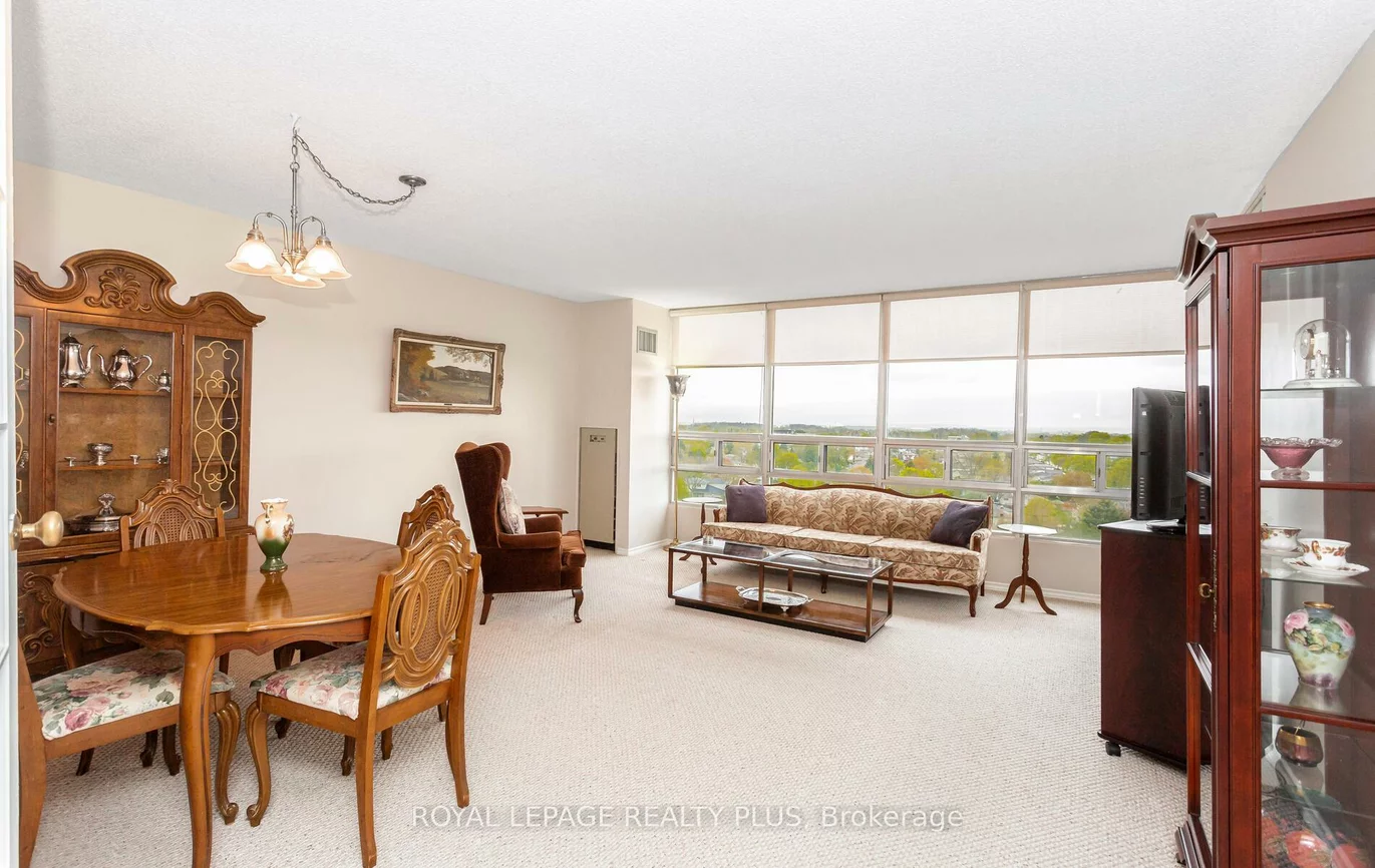 320, Mill, Brampton South, Brampton