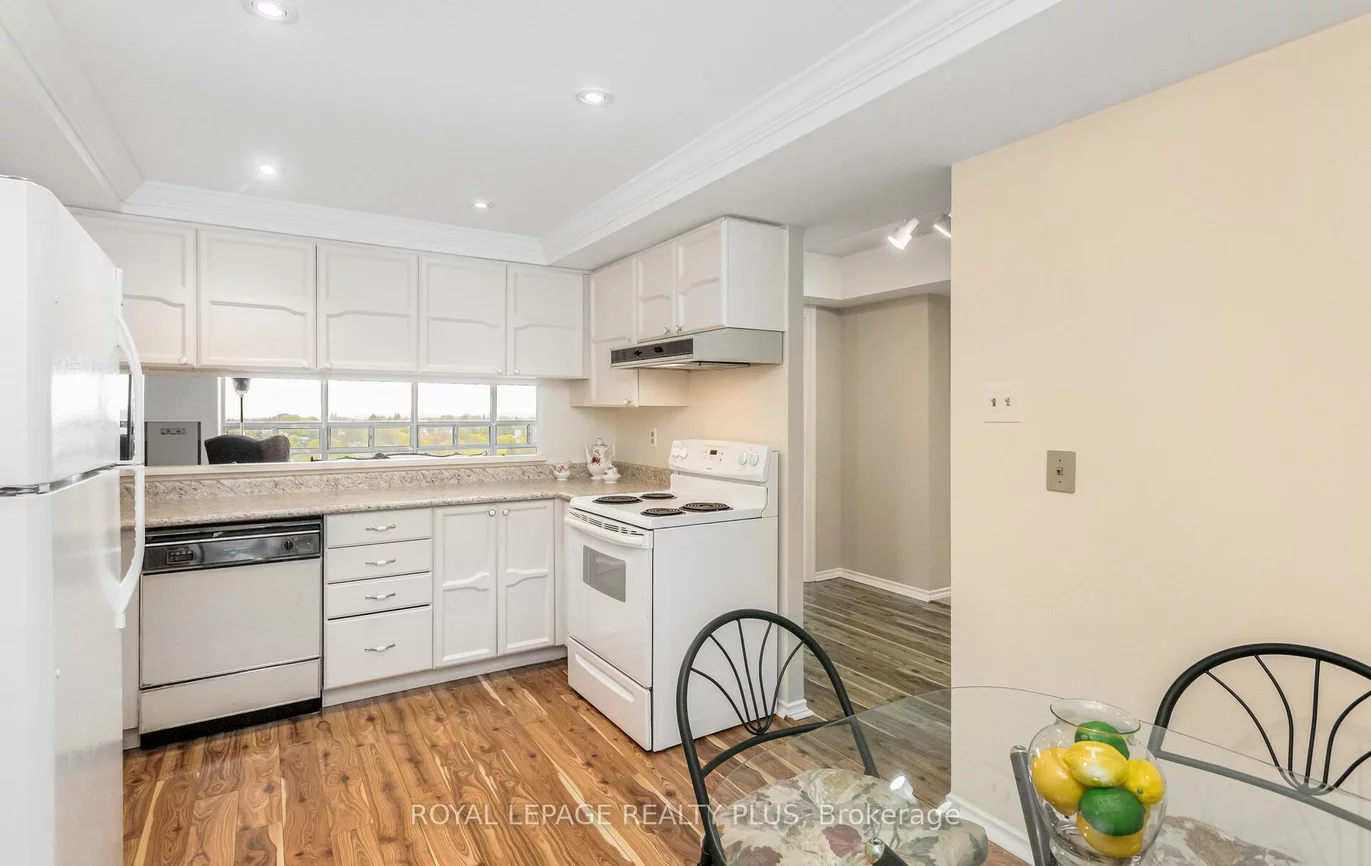 320, Mill, Brampton South, Brampton