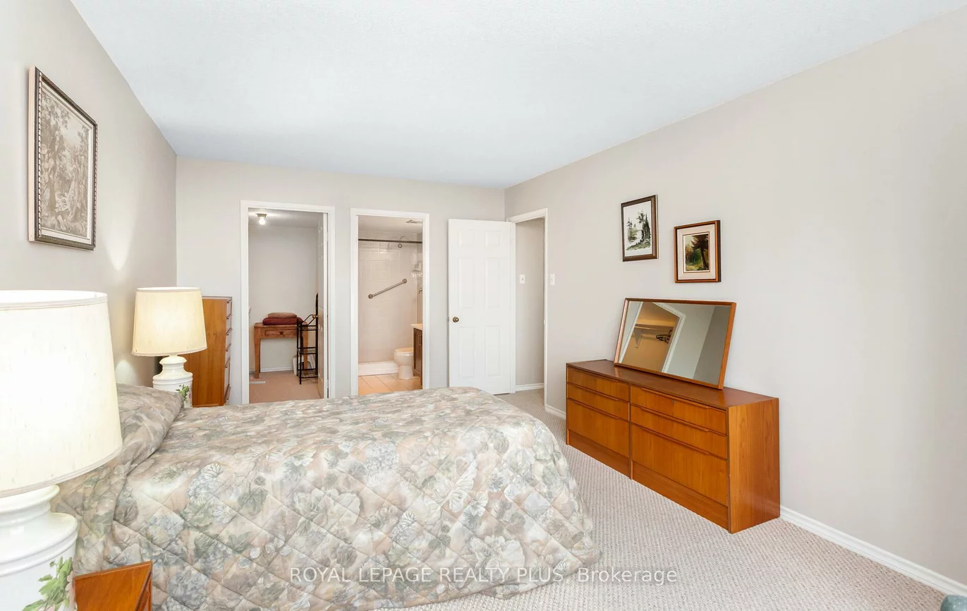 320, Mill, Brampton South, Brampton