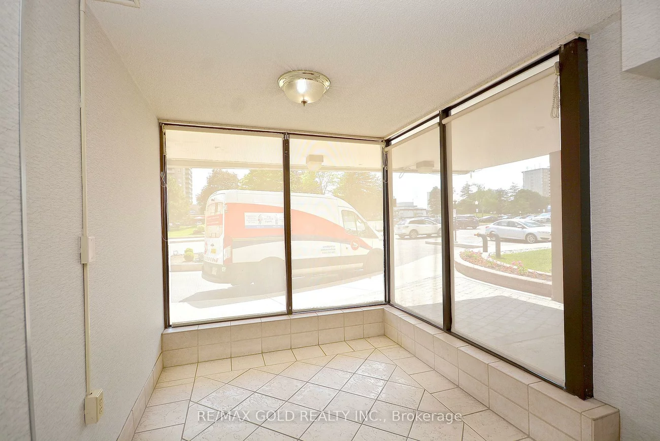 18, Knightsbridge, Queen Street Corridor, Brampton
