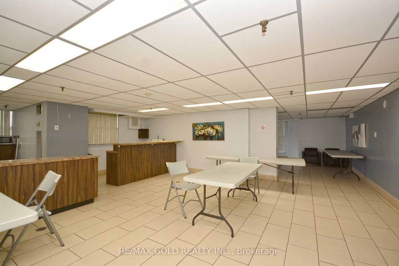 18, Knightsbridge, Queen Street Corridor, Brampton