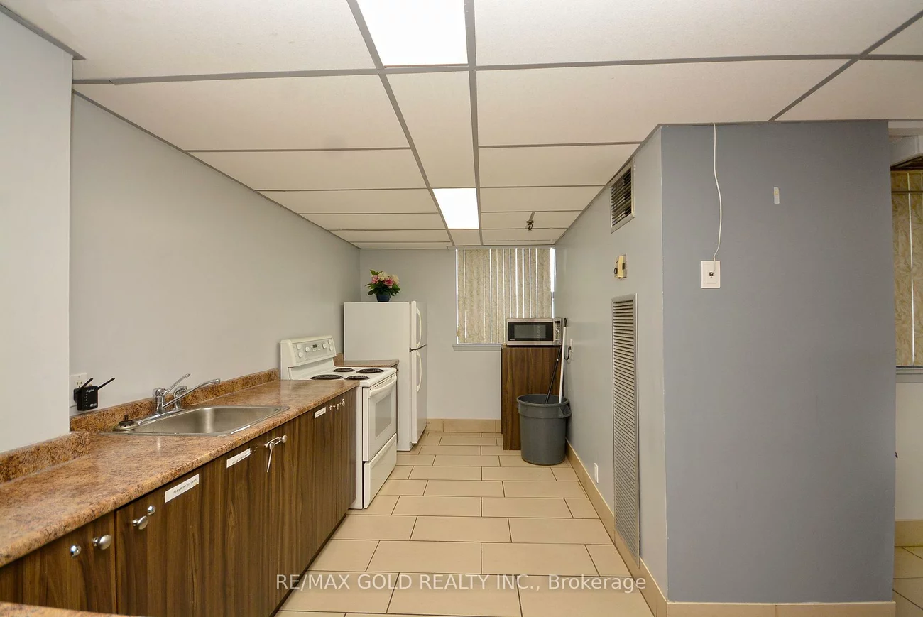 18, Knightsbridge, Queen Street Corridor, Brampton