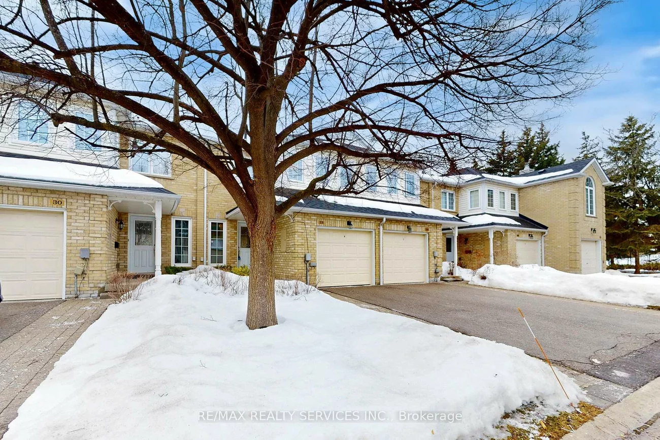 28, Heathcliffe, Central Park, Brampton
