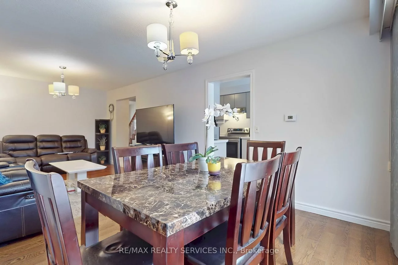 28, Heathcliffe, Central Park, Brampton