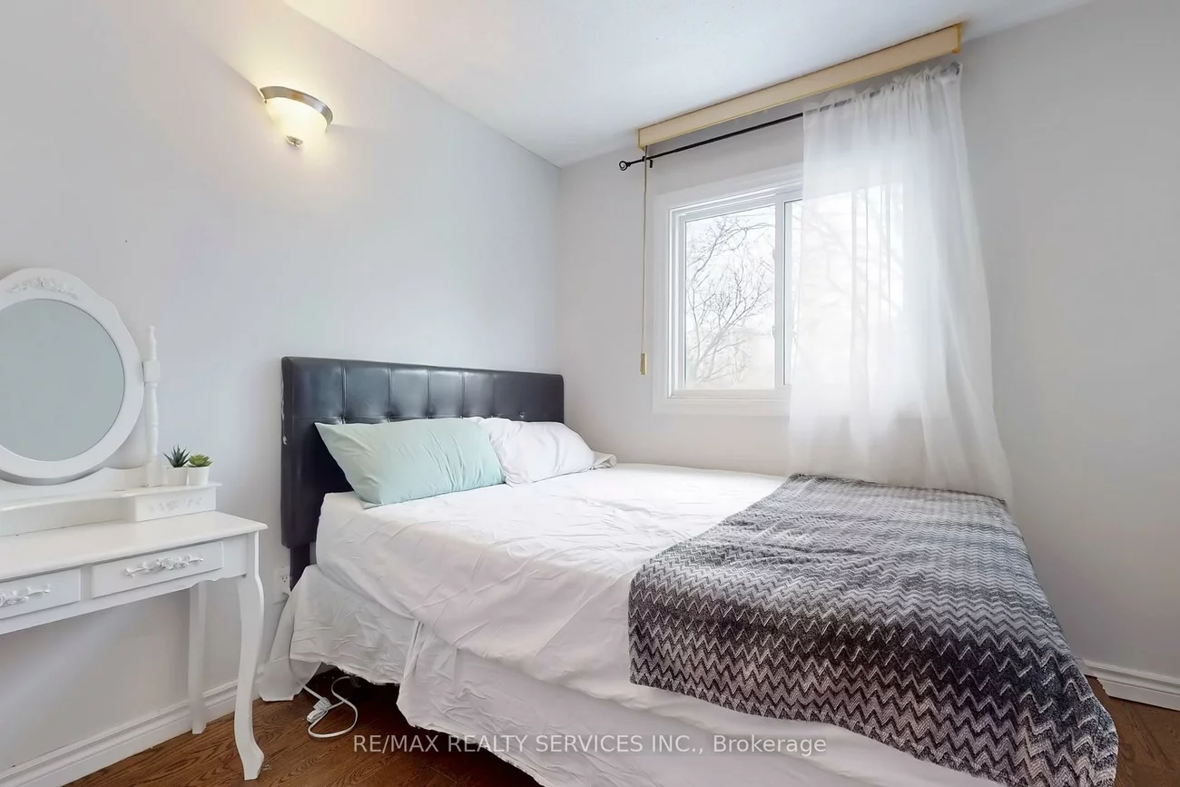 28, Heathcliffe, Central Park, Brampton