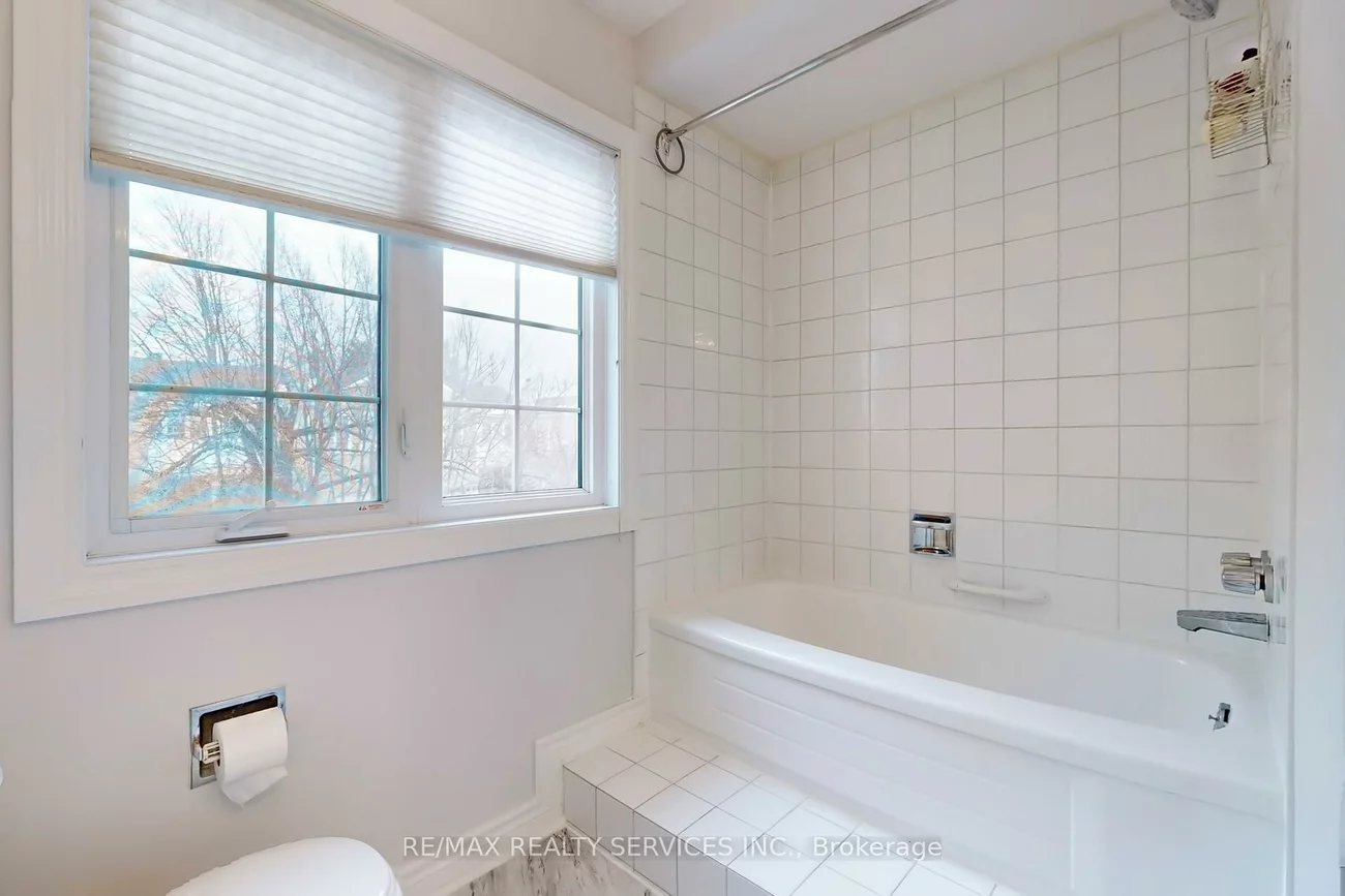 28, Heathcliffe, Central Park, Brampton